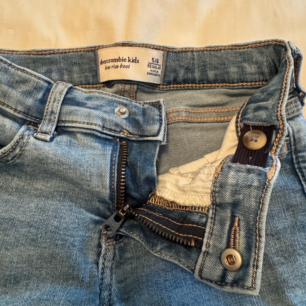 Abercrombie kids Girls low rise bootcut jeans 5/6 regular - Picture 9 of 12